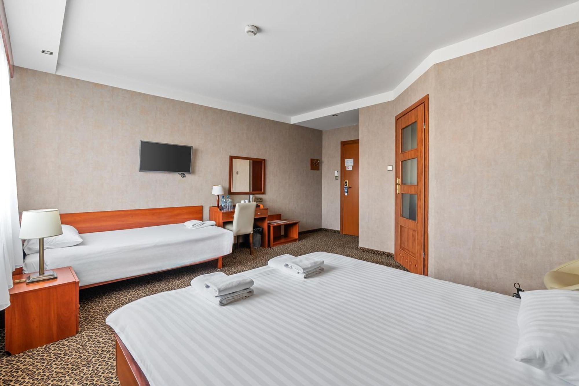 Hotel Diament Vacanza Katowice - Siemianowice Siemianowice Śląskie Exteriör bild
