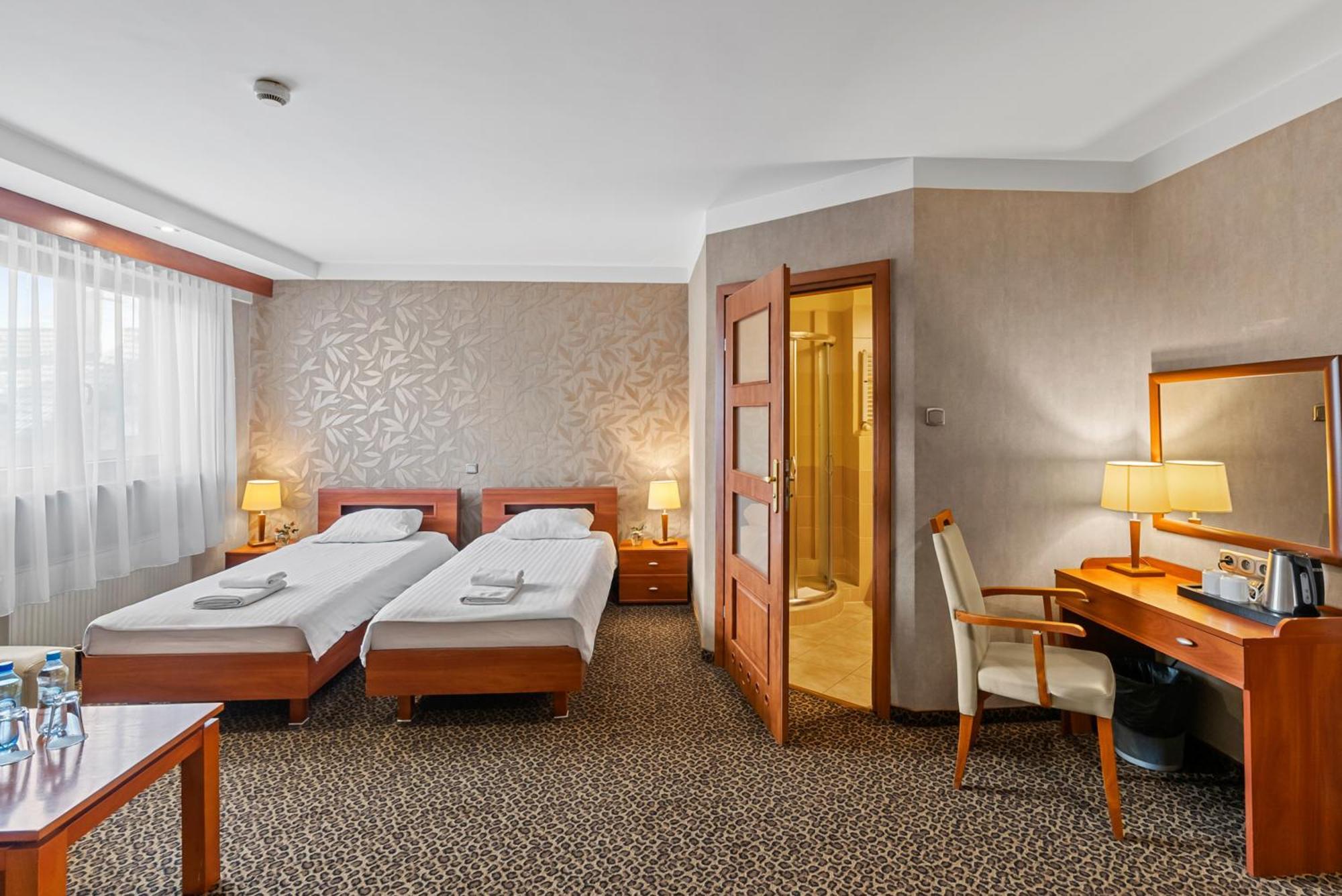 Hotel Diament Vacanza Katowice - Siemianowice Siemianowice Śląskie Exteriör bild