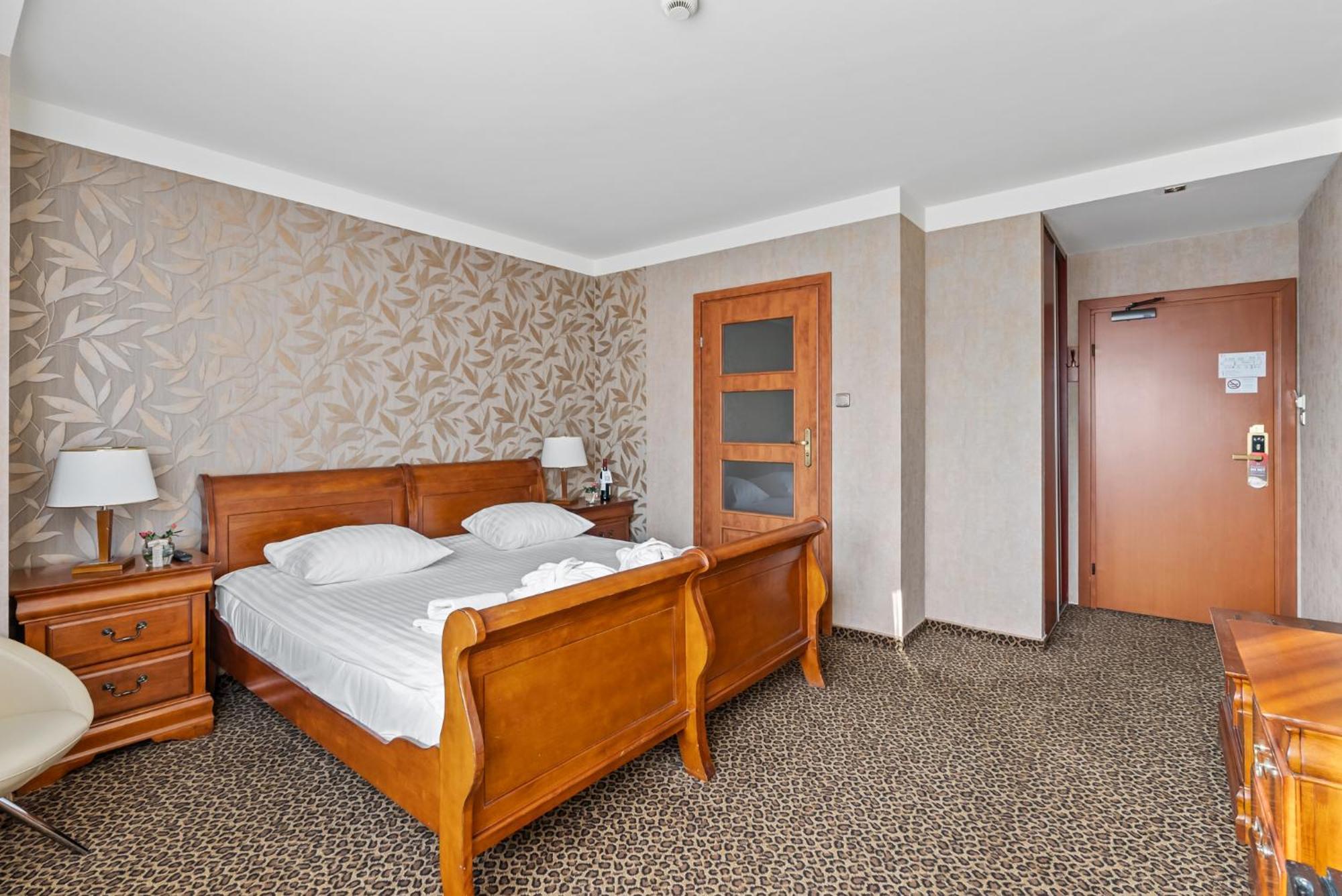 Hotel Diament Vacanza Katowice - Siemianowice Siemianowice Śląskie Exteriör bild