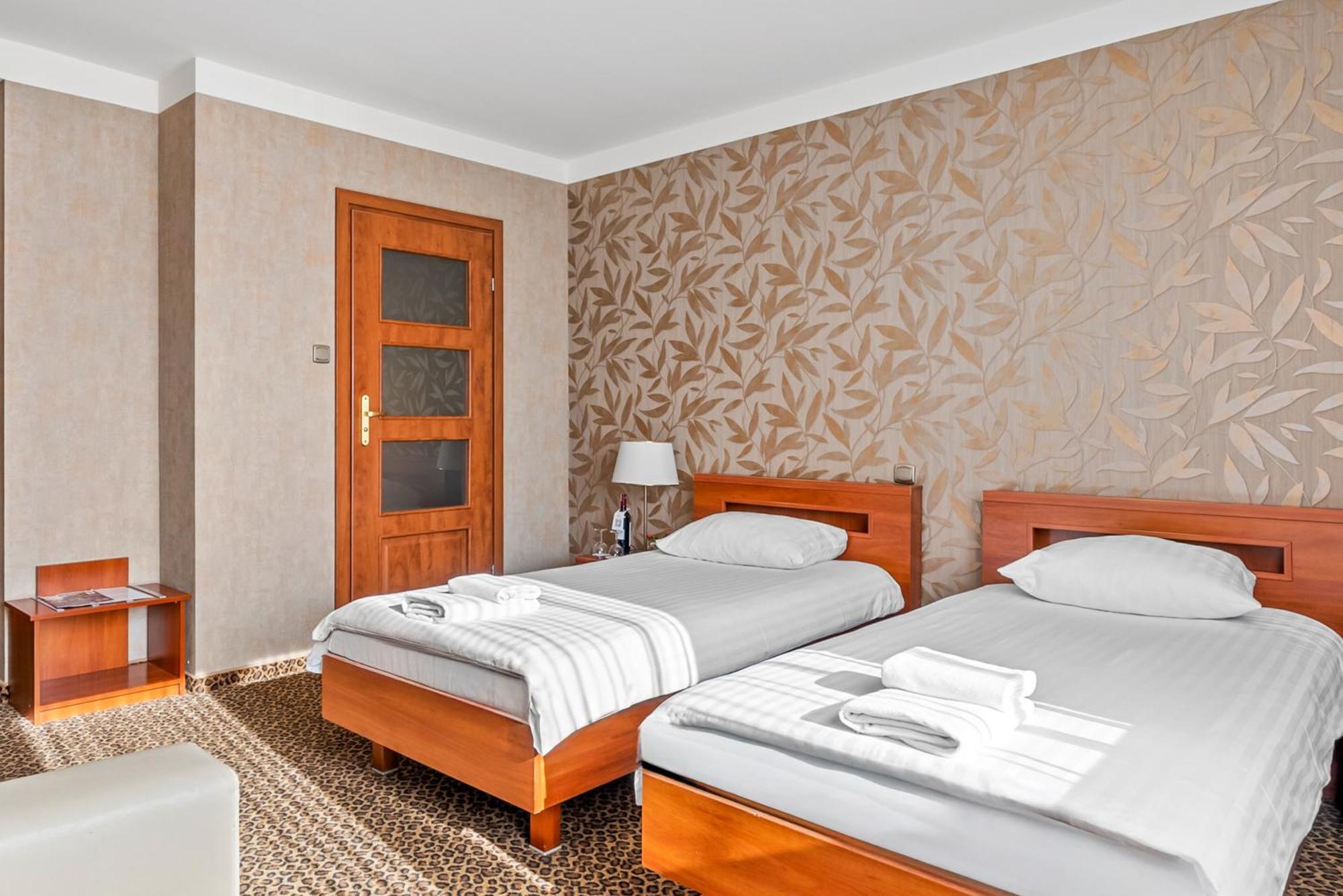 Hotel Diament Vacanza Katowice - Siemianowice Siemianowice Śląskie Exteriör bild